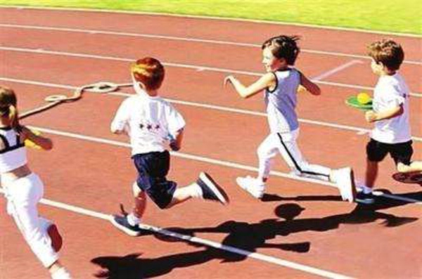 在塑膠跑道上運(yùn)動(dòng)的你懂得它是怎么制作的嗎？