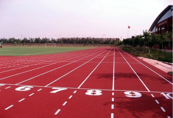 塑膠跑道主要分為哪幾類(lèi)功能特點(diǎn)是怎樣的？
