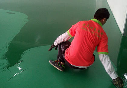 環(huán)氧防滑地坪多少錢？防靜電地板的特點是什么？