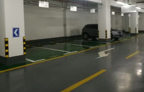 環(huán)氧地坪漆的面漆施工后會不會自然流平？