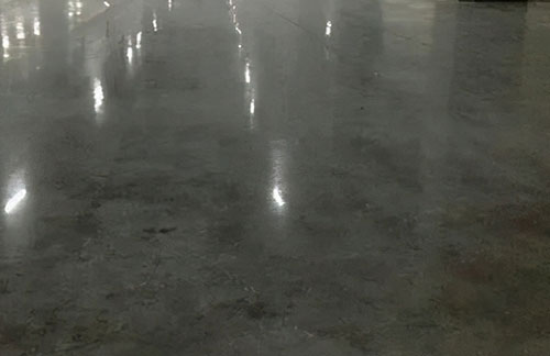 廈門固化劑地坪比普通地坪更防滑更安全嗎？